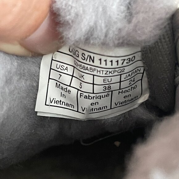 UGG S/N1111730 Neumel 11 Graphic Women's Gray Boots Size: 7 - Picture 11 of 16